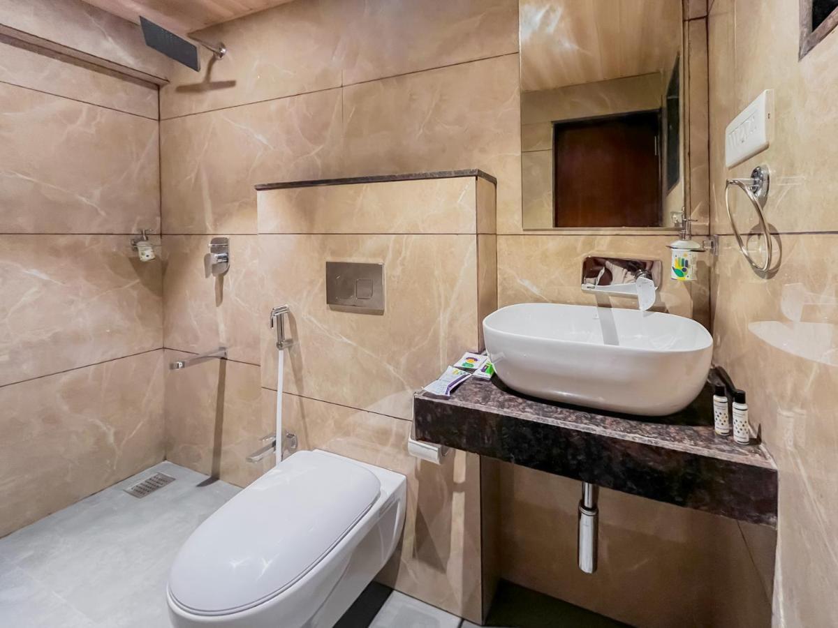 Treebo Serenity Inn, Koregaon Park プネ エクステリア 写真