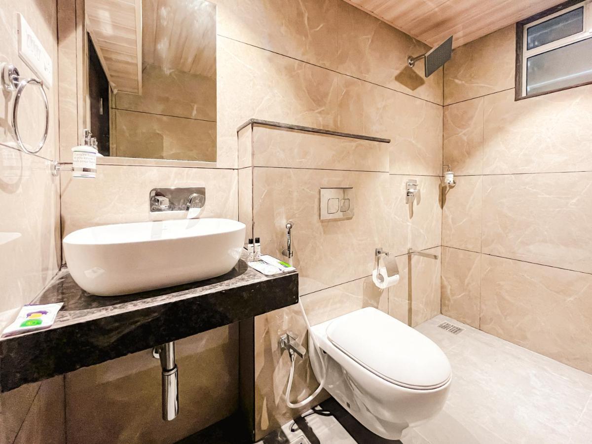 Treebo Serenity Inn, Koregaon Park プネ エクステリア 写真