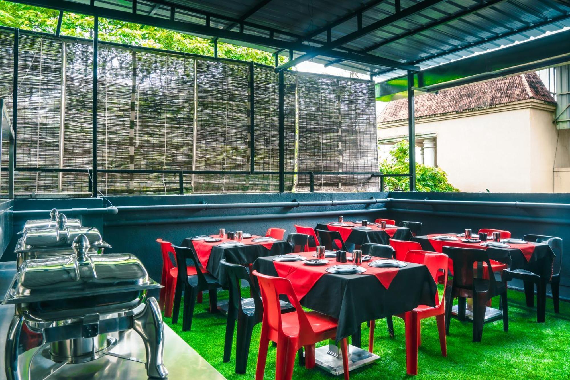 Treebo Serenity Inn, Koregaon Park プネ エクステリア 写真